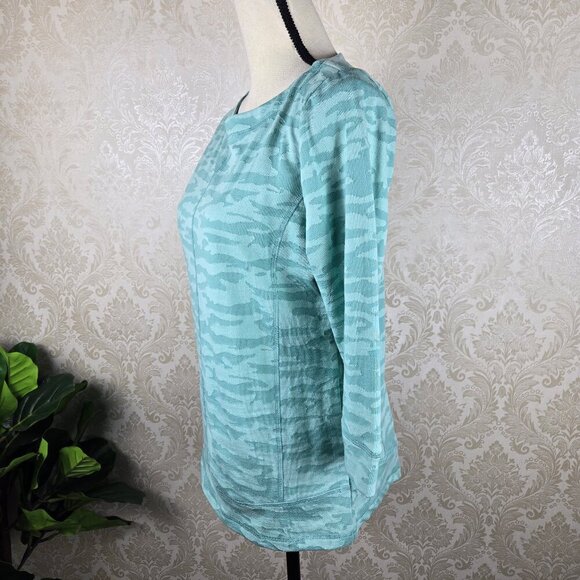 T By Talbots Sz Petite Medium Green Camo Pullover T-Shirt 3/4 Sleeve Round Neck - Picture 6 of 13